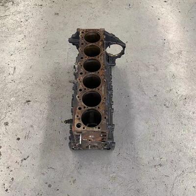İyi bir fiyat. Toptan Satış Kullanılmış 6HK1 Euro 3 Japon orijinal 6 silindirli dizel motor uzun bloklu ikinci el silindir montajı çevrimiçi